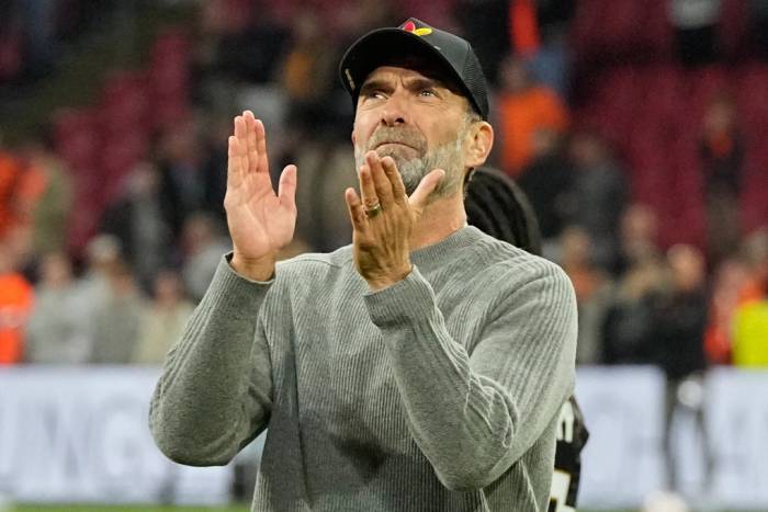 HLV Jurgen Klopp của Đức vỗ tay tri ân khán giả sau trận gặp Hà Lan tại UEFA Nations League ở sân Johan Cruyff, Amsterdam, Hà Lan, ngày 24/9/2026. Ảnh: AP