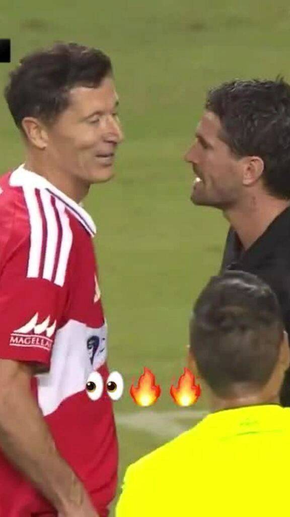 De Paul cự cãi Lewandowski bằng cách nhại lại câu nói của Messi