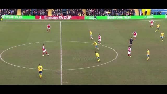 Arsenal bảo vệ thần đồng 16 tuổi thế nào?