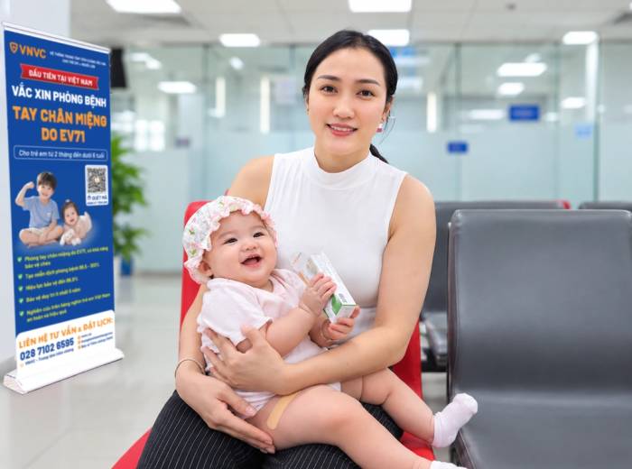 Trẻ nhỏ tiêm vaccine tay chân miệng tại Hệ thống Tiêm chủng VNVC, ngày 24/9. Ảnh: Trung Thái