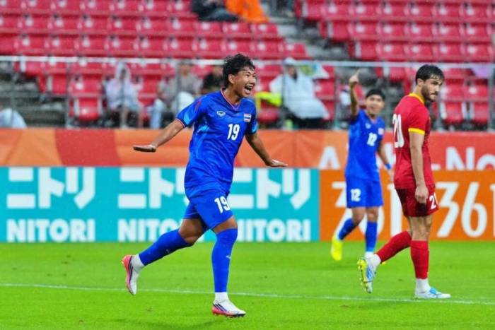 Tiền đạo Thái Lan Paripan Wongsa (19) mừng bàn ấn định chiến thắng 3-2 trước Kyrgyzstan ở lượt ra quân bảng A bóng đá nam ASIAD 2026, trên sân Toyota, Nhật Bản ngày 16/9/2026. Ảnh: ThailandNT
