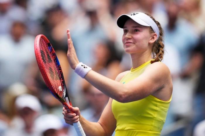 Rybakina mừng chiến thắng trước Zheng Qinwen ở tứ kết Mỹ Mở rộng, tại sân Arthur Ashe, Trung tâm Quần vợt Quốc gia Billie Jean King, Flushing Meadows, New York, Mỹ ngày 9/9/2026. Ảnh: AP