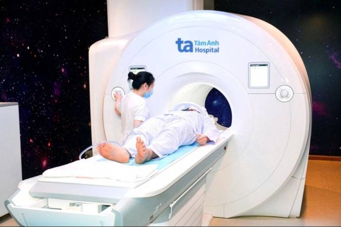 Chụp MRI 3 Tesla giúp tầm soát, phát hiện các tổn thương và bất thường mạch máu não liên quan đến nguy cơ đột quỵ. Ảnh: Bệnh viện cung cấp