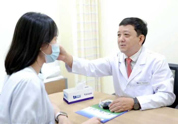 Bác sĩ Đơn vị U gan tư vấn cho người bệnh. Ảnh minh họa: Bệnh viện Đa khoa Tâm Anh