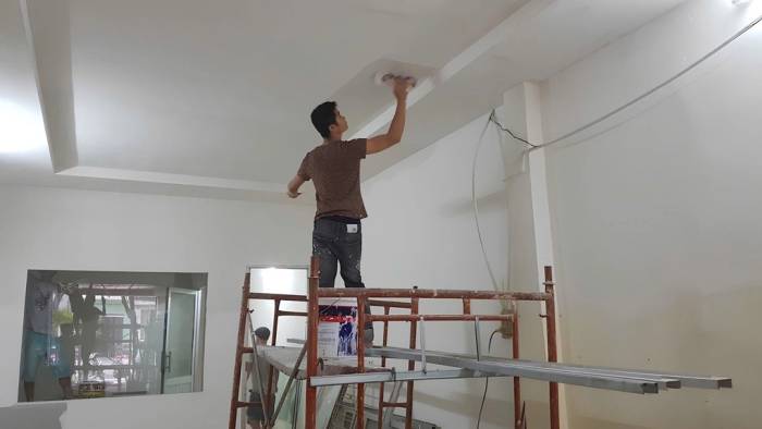 Người dân sửa chữa, cải tạo nhà ở. Ảnh minh họa: Quang Huy