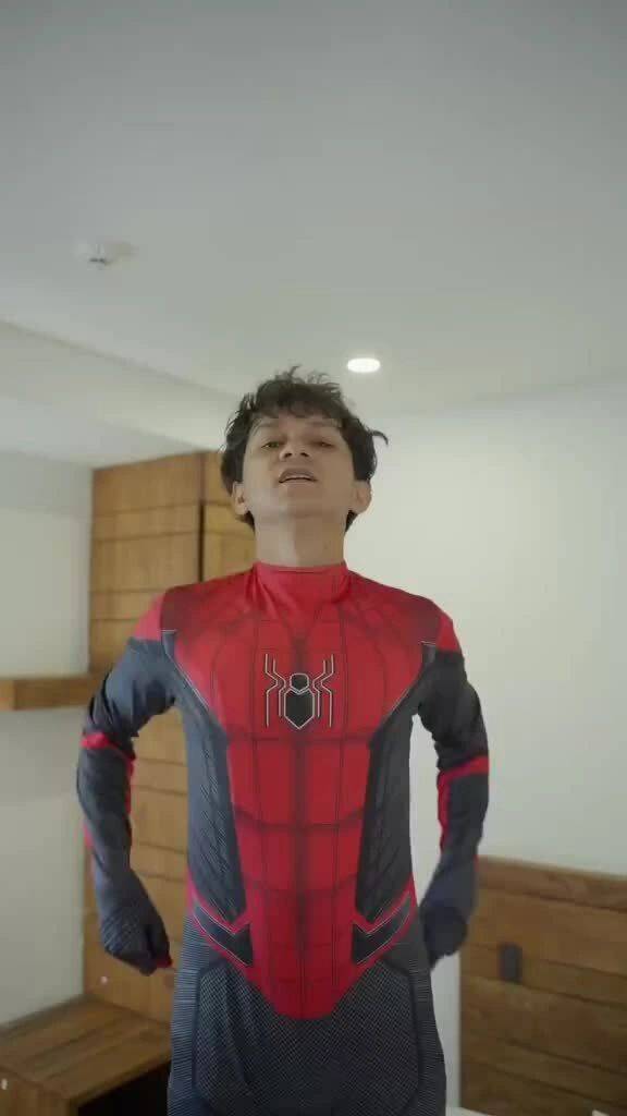 Chàng trai bỗng dưng nổi tiếng vì giống Tom Holland