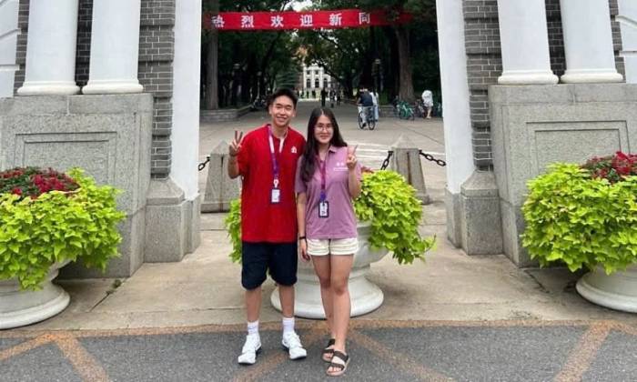 Khoa Vũ và Tuệ Giang tại Đại học Thanh Hoa, tháng 9/2026. Ảnh: Nhân vật cung cấp