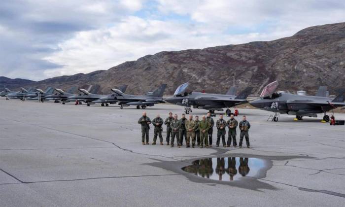 Tiêm kích F-35A Đan Mạch, F-16 Mỹ và CF-18 Canada tại sân bay Kangerlussuaq ở đảo Greenland ngày 16/9. Ảnh: Forsvaret
