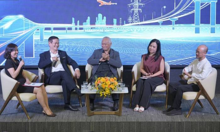 Các chuyên gia tại phiên tọa đàm hôm 28/8, thuộc khuôn khổ VIBE 2026. Ảnh: HAWA