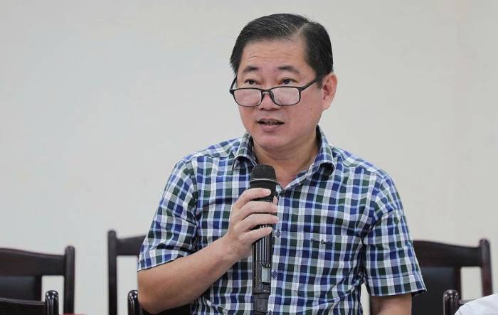 Đại diện Sở Nội vụ An Giang trả lời tại họp báo. Ảnh: Dương Đông