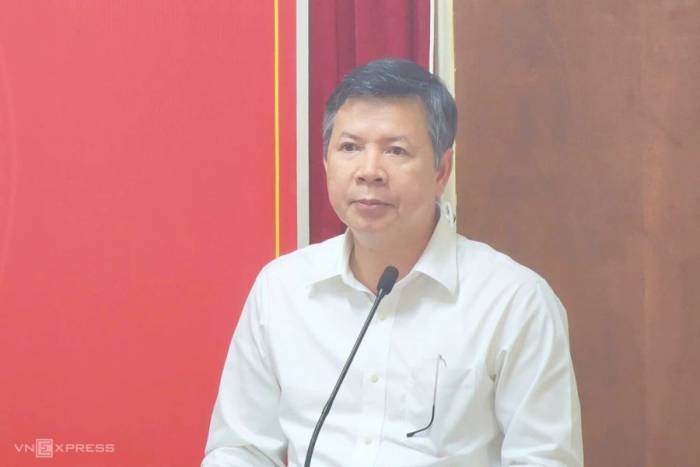 Ông Nguyễn Tân, giám đốc Sở Giáo dục và Đào tạo TP Huế tại giao ban báo chí ngày 11/9. Ảnh: Võ Thạnh