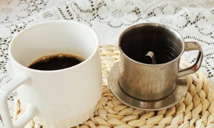 Cà phê chứa tannin và có tính axit, có thể khiến răng dễ ố màu nếu uống thường xuyên. Ảnh minh họa: Bảo Bảo