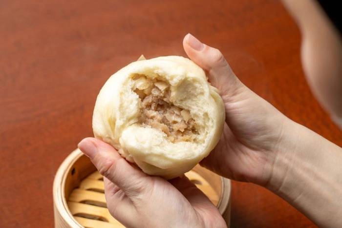 Một chiếc bánh bao của 551 HORAI. Ảnh: Hoshinoresort