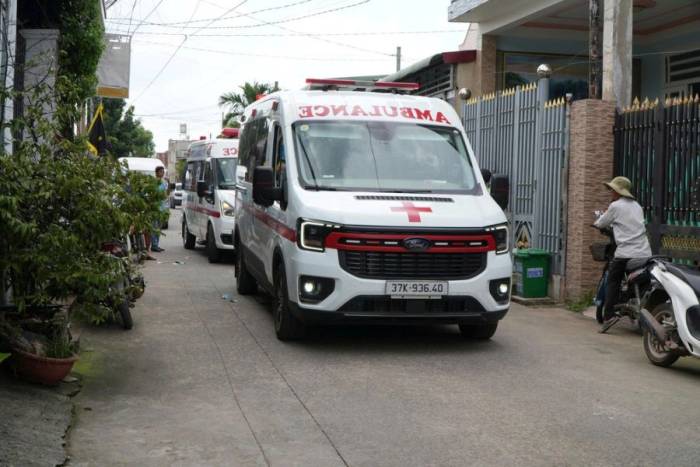 Chiều 4/9, gia đình đưa thi thể 3 mẹ con chị Hồ Thị Mai về quê Nghệ An an táng. Ảnh: Thái Hà