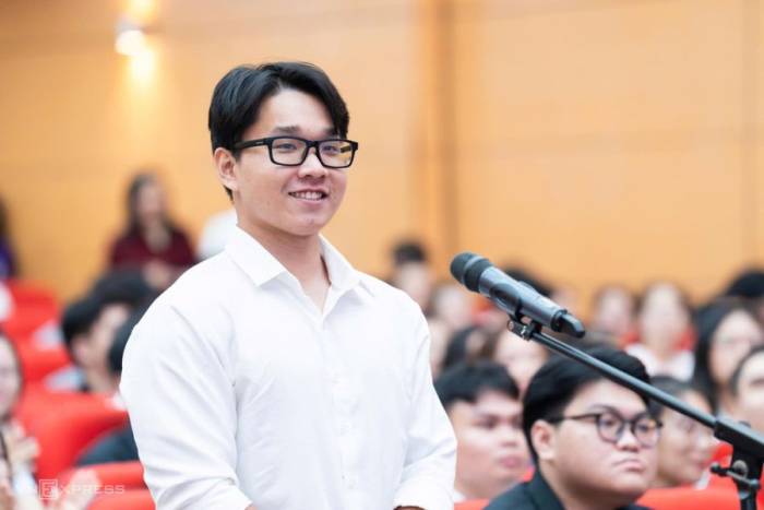 Vũ Hồng Đức, sinh viên trường Đại học Y Dược, Đại học Quốc gia Hà Nội, hô tên chọn chuyên ngành tại Match Day ở Đại học Y Hà Nội ngày 9/9. Ảnh: Tùng Đinh