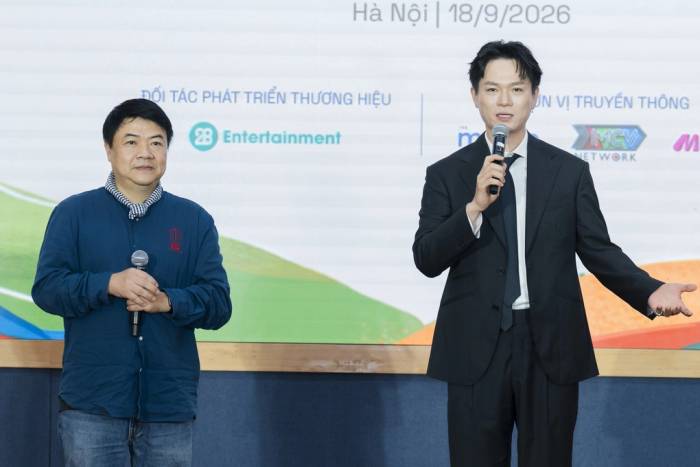 Ông Thường Quân cùng nhạc sĩ Tuấn Cry tại lễ công bố chương trình Ngày hội Sáng tạo nội dung số Việt Nam - Vietnam iContent 2026. Ảnh: Tùng Đinh