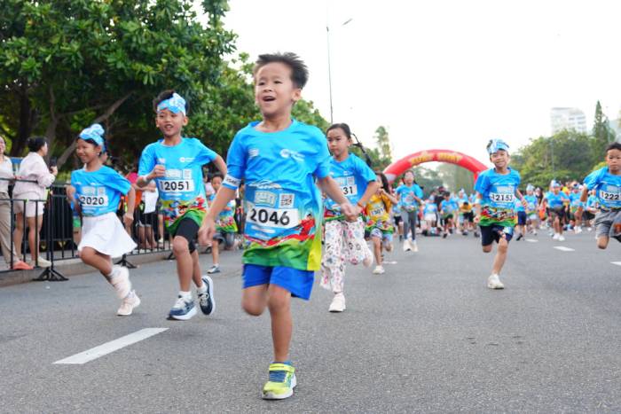 Các bạn nhỏ tham gia Kun Marathon Vũng Tàu ngày 29/8. Ảnh: VM