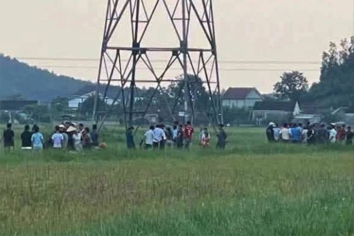 Cánh đồng dưới khu vực cột điện 35kV, nơi ông Thông gặp nạn. Ảnh: Hùng Lê