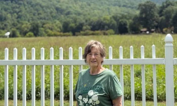 Linda French tại quê nhà ở thị trấn Jonesborough, bang Tennessee. Ảnh: CNN
