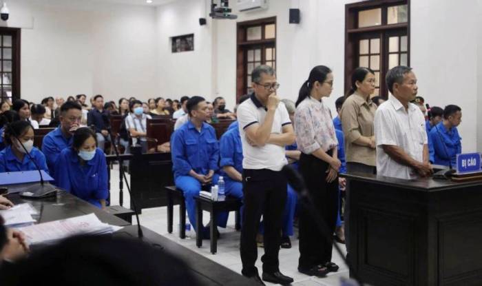 42 bị cáo thuộc hai nhánh của vụ án. Ảnh: Phạm Hải