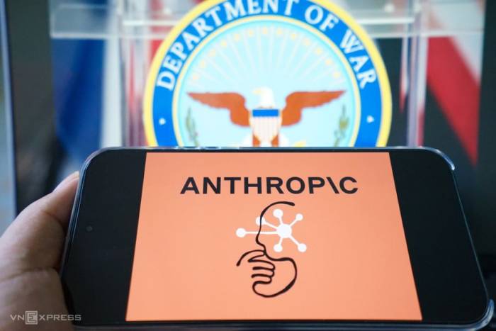 Logo Anthropic hiển thị trên màn hình smartphone. Ảnh: Bảo Lâm