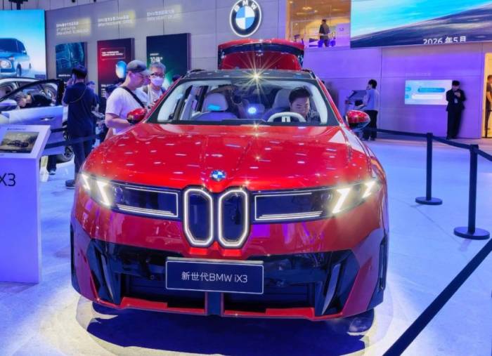 BMW iX3 tại Triển lãm Ôtô Thành Đô ngày 21/8. Ảnh: LAC Mansion