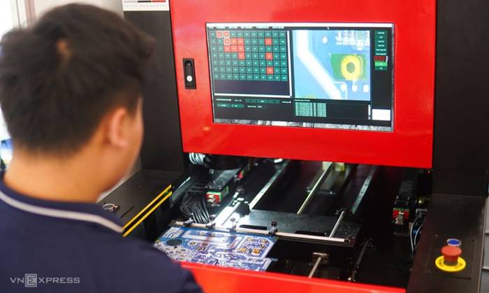 Thiết bị kiểm tra chip bán dẫn, trưng bày tại triển lãm bán dẫn tháng 11/2025. Ảnh: Lưu Quý