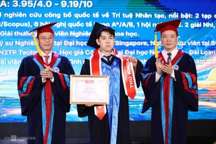 Quốc Hưng được vinh danh thủ khoa trong lễ tốt nghiệp, tháng 8/2026. Ảnh: Thanh Hằng