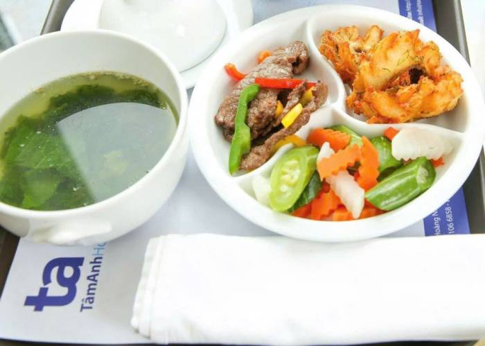 Người giảm cân cần ăn uống khoa học. Ảnh: Bệnh viện Đa khoa Tâm Anh