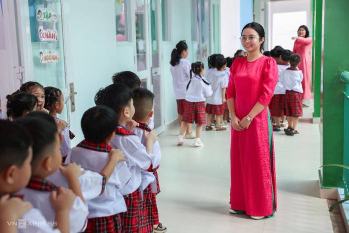 Học sinh, giáo viên trường tiểu học Trần Đại Nghĩa, phường Bình Hưng Hòa, TP HCM, tháng 8/2026. Ảnh: Quỳnh Trần