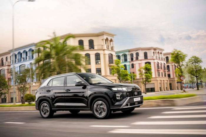 Mẫu SUV cỡ B Creta trên đường phố. Ảnh: HTV