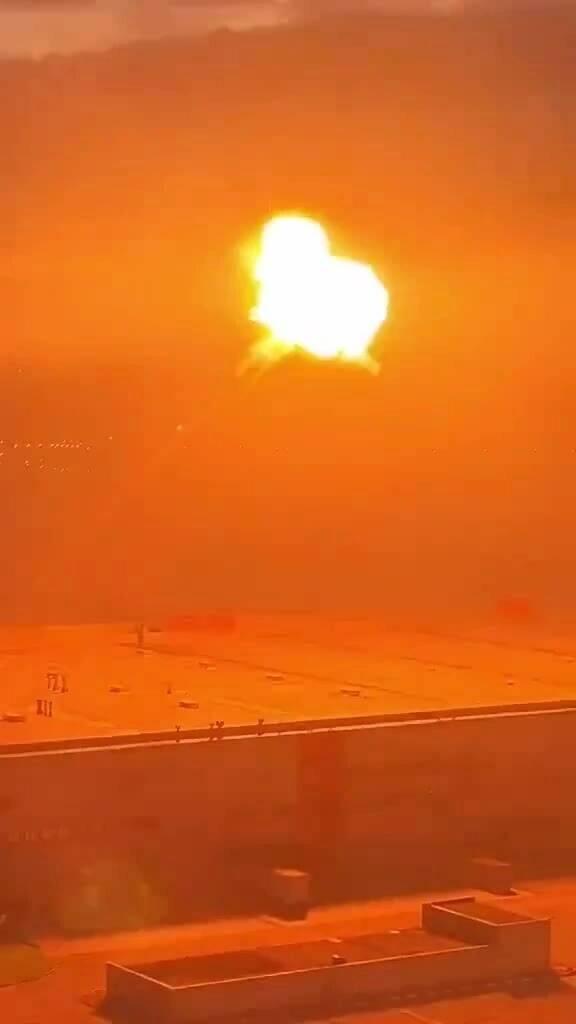 Tổ hợp Pantsir Nga bắn nổ UAV Ukraine đang lao xuống mục tiêu