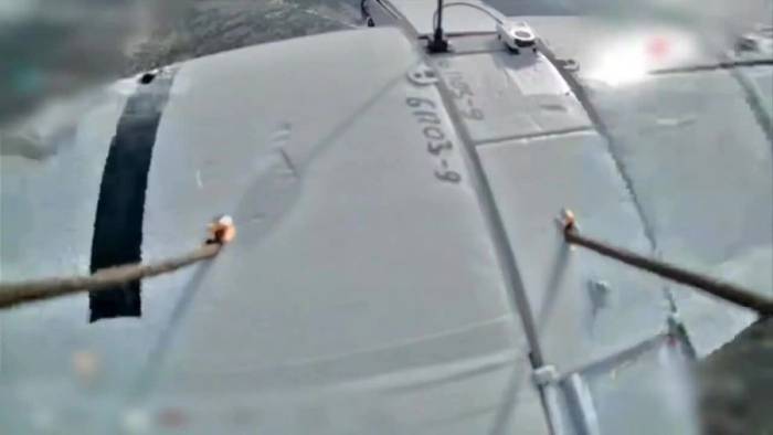 Drone Nga đâm xuyên, khiến UAV Ukraine bốc cháy