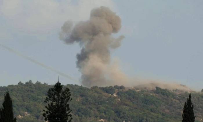 Cột khói bốc lên sau đòn tập kích của Israel vào khu vực Ali al-Taher hôm 14/8. Ảnh: AFP