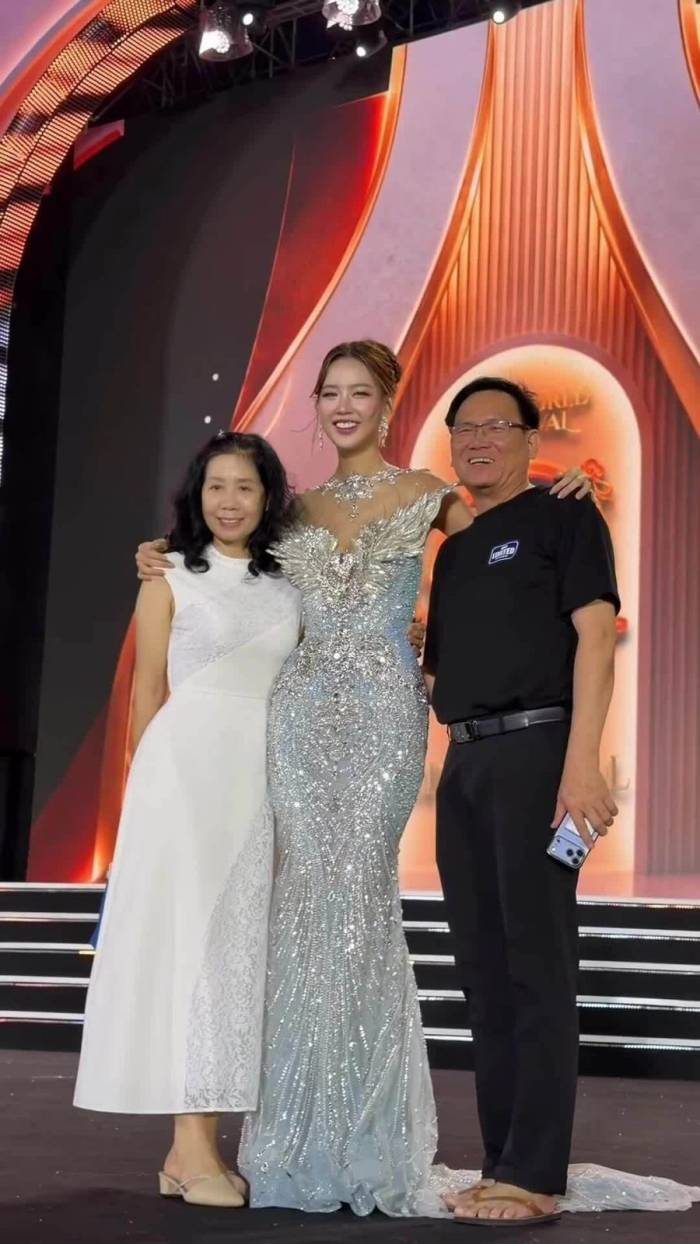 Bố mẹ gửi lời chúc tới Bảo Ngọc trước chung kết Miss World 2026