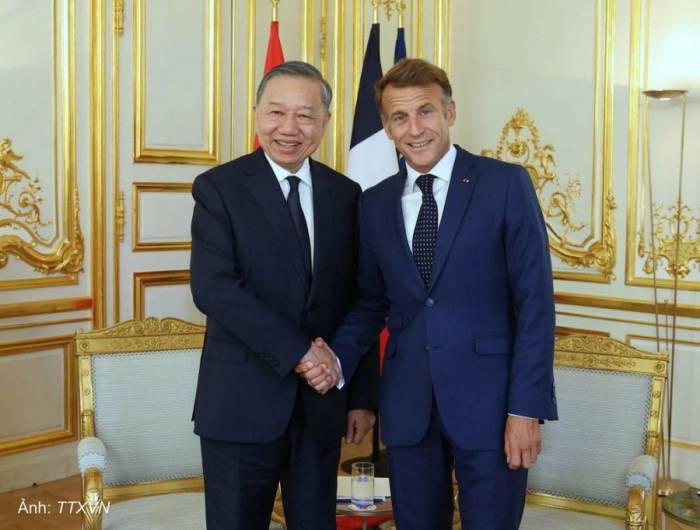 Tổng Bí thư, Chủ tịch nước Tô Lâm và Tổng thống Pháp Emmanuel Macron gặp hẹp ngày 10/9. Ảnh: TTXVN