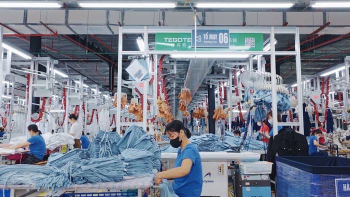 Hệ thống chuyền treo tự động tại Nhà máy may Sông Công. Ảnh: Cổng thông tin tỉnh