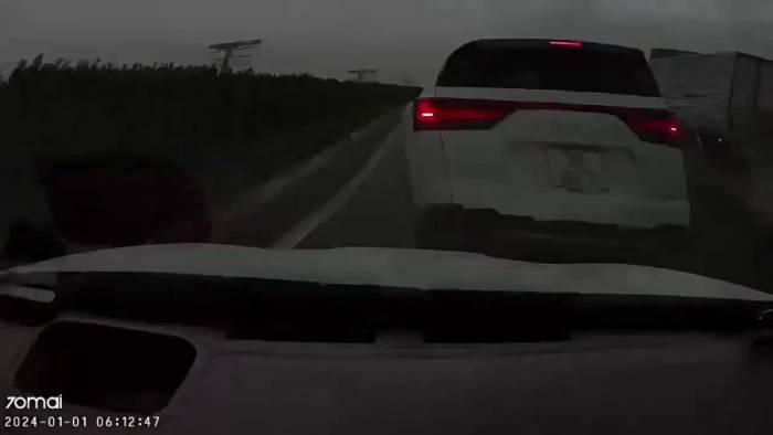SUV chặn đường phanh gấp, gây tai nạn liên hoàn trên cao tốc