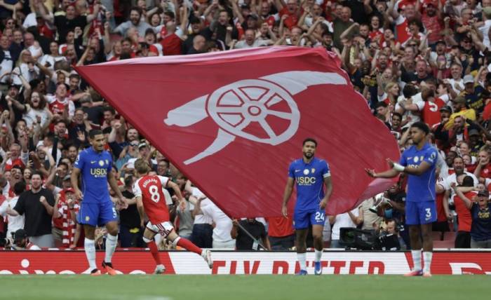 Maxence Lacroix, Reece James, Wesley Fofana (áo xanh, từ trái sang) thất vọng trong trận Chelsea thua Arsenal 1-2 ở vòng ba Ngoại hạng Anh trên sân Emirates, London, Anh ngày 6/9/2026. Ảnh: AP