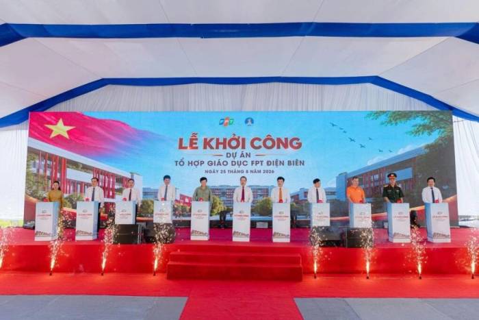 Lãnh đạo tỉnh Điện Biên, Tập đoàn FPT cùng đại diện các bộ ban ngành thực hiện nghi thức khởi công Tổ hợp Giáo dục FPT. Ảnh: FPT