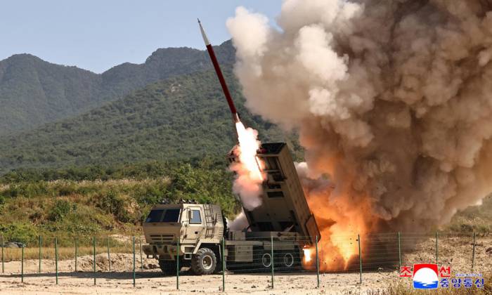 Pháo phản lực 240 mm Triều Tiên khai hỏa rocket hôm 22/9, Ảnh: KCNA
