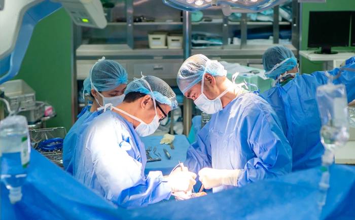 Phẫu thuật thay khớp gối không cắt gân cơ tại Bệnh viện Hoàn Mỹ Đà Nẵng. Ảnh: Y Khoa Hoàn Mỹ