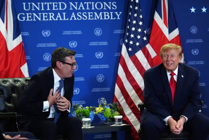 Thủ tướng Anh Andy Burnham gặp Tổng thống Mỹ Donald Trump tại New York ngày 22/9. Ảnh: AP