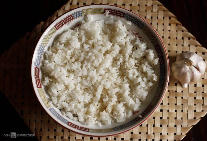 Việc trữ lạnh cơm trắng qua đêm được chứng minh giúp sản sinh tinh bột kháng hỗ trợ hạ đường huyết. Ảnh: Bùi Thủy