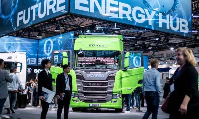 Không gian trưng bày của hãng Scania. Ảnh: