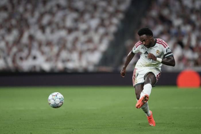 Vinicius Junior chuyền bóng trong trận Real Madrid gặp Inter tại Champions League trên sân Bernabeu, Madrid, Tây Ban Nha, ngày 8/9/2026. Ảnh: AP