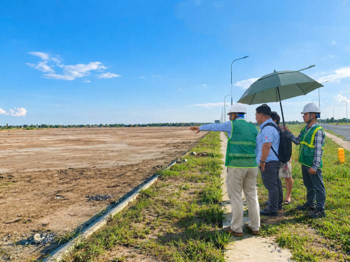 Bàn giao mặt bằng để xây nhà máy sản xuất hương liệu và gia vị ở Tây Ninh. Ảnh: Prodezi