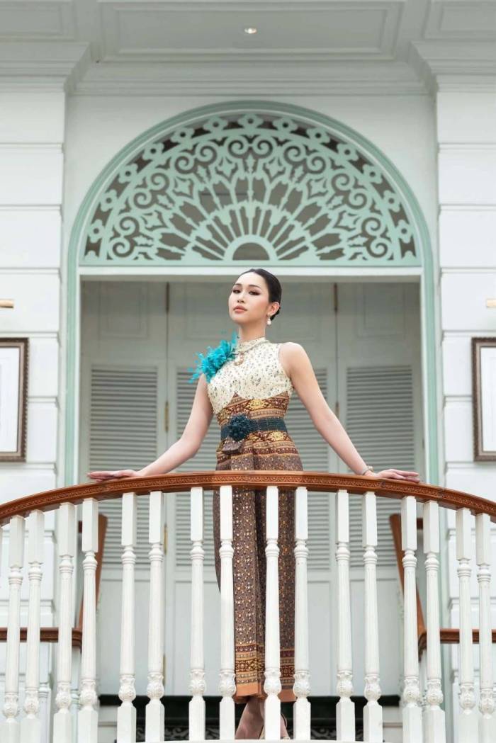 Minh Anh diễn trang phục truyền thống của Thái Lan