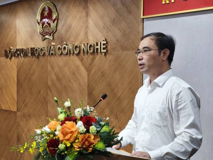 Ông Nguyễn Hữu Hạnh, Giám đốc Quỹ Dịch vụ viễn thông công ích, phát biểu tại hội nghị ngày 24/9. Ảnh: Nam Nguyễn