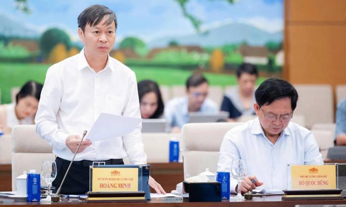 Thứ trưởng Khoa học và Công nghệ Hoàng Minh phát biểu tại phiên họp sáng 24/9. Ảnh: Cổng TTĐT Quốc hội